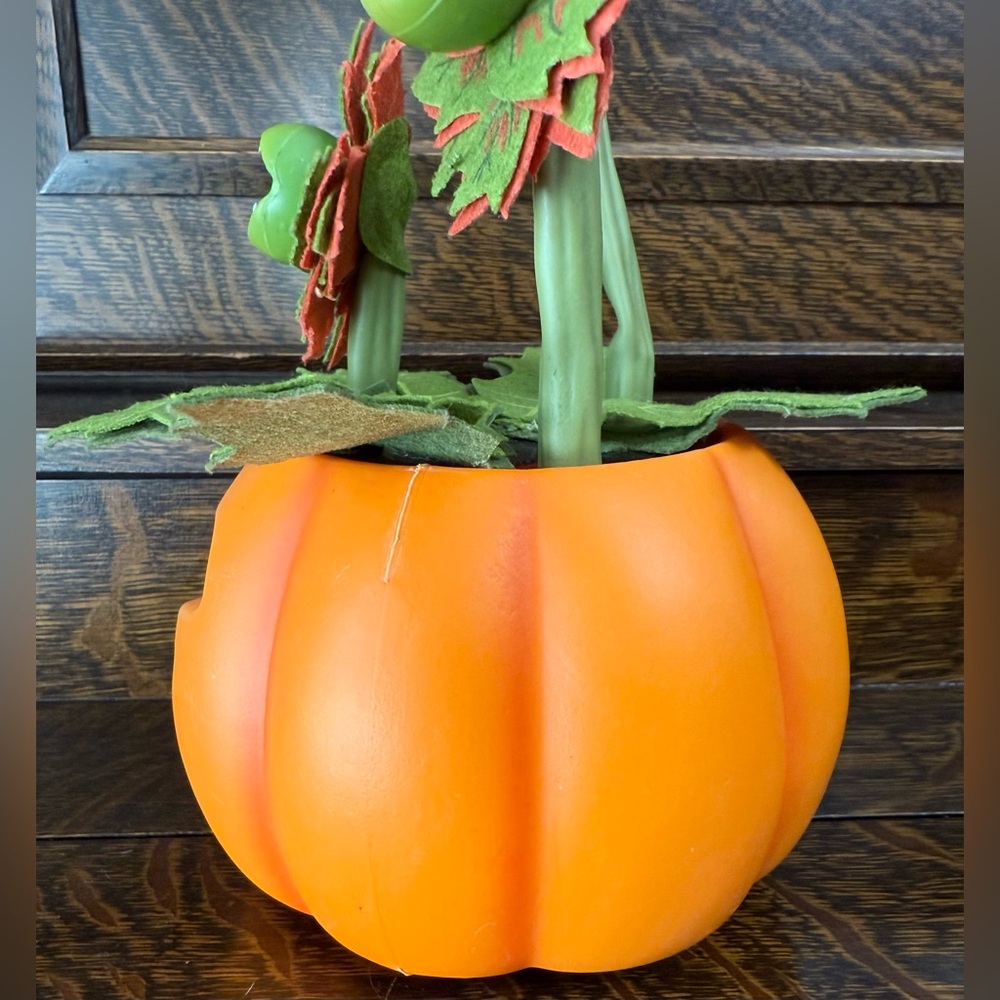 Hyde & EEK Animated Pumpkin Dancing Singing Venus Flytrap Vines Halloween Decor - Picture 14 of 17